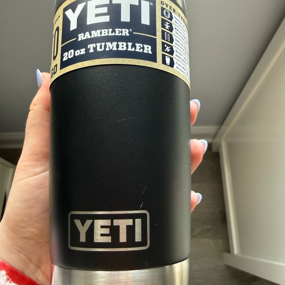 YETI Rambler 20oz Tumbler in Black